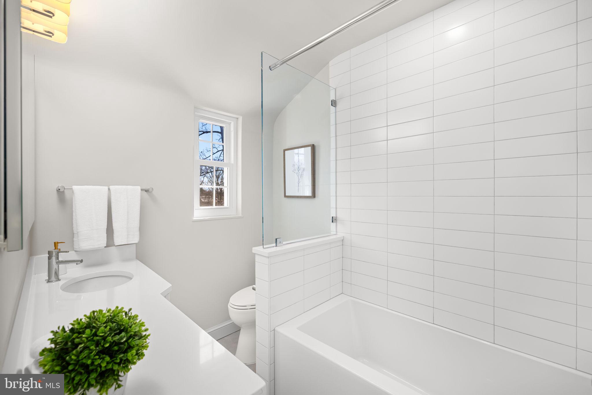 2612 Spencer Road Chevy Chase, MD 20815 - Photo 16 of 36 Hall bath with soaking tub