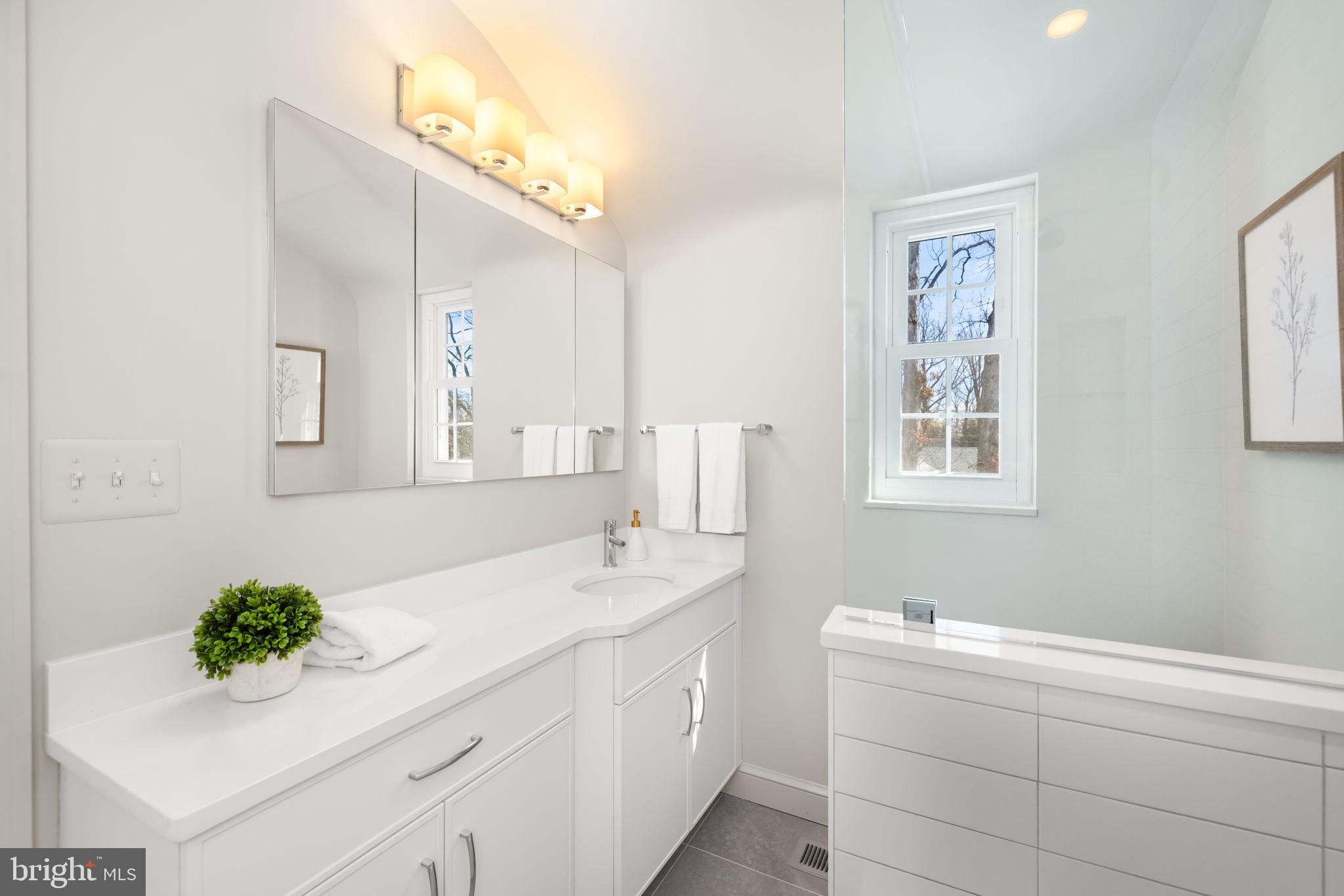 2612 Spencer Road Chevy Chase, MD 20815 - Photo 17 of 36 Hall bath with soaking tub