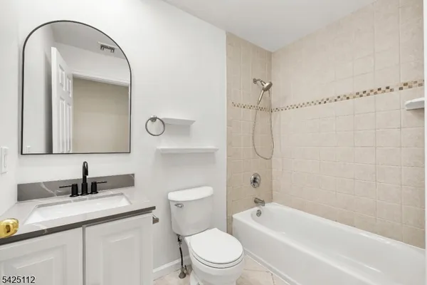 $749,900 | 112 Peapack Road, Unit 2, Far Hills, NJ 07931