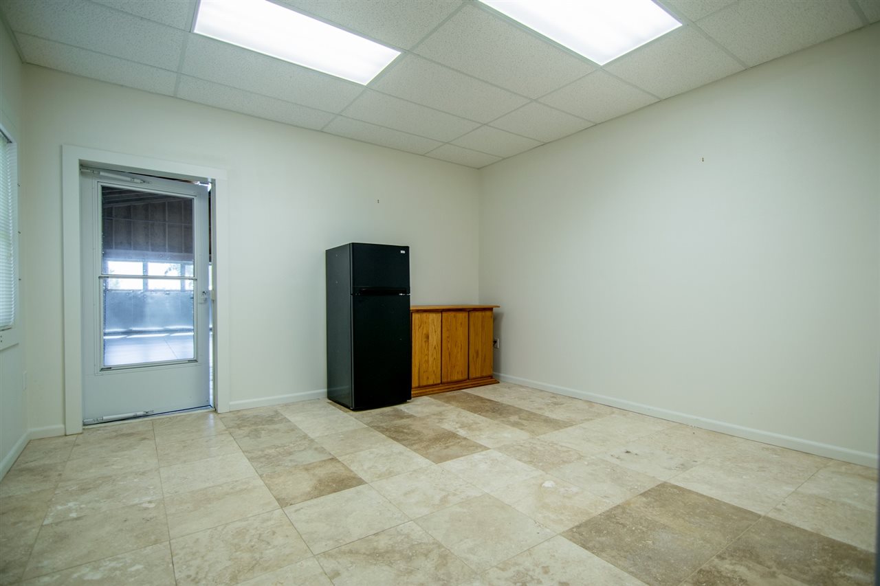 4605 Hana Highway Haiku, HI 96708 - Photo 27 of 30 a view of an empty room