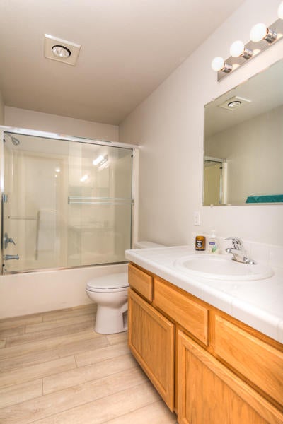 3207 Southwest 35th Street Redmond, OR 97756 - Photo 9 of 39 Guest bath