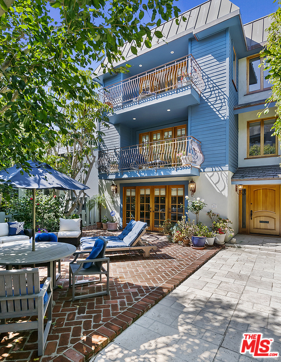 21 Westwind Street Marina del Rey, CA 90292 - Photo 2 of 52 a front view of a building with sitting area