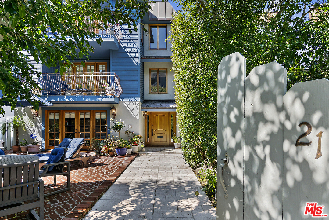 21 Westwind Street Marina del Rey, CA 90292 - Photo 11 of 52 a view of a dinning tables and chairs in patio