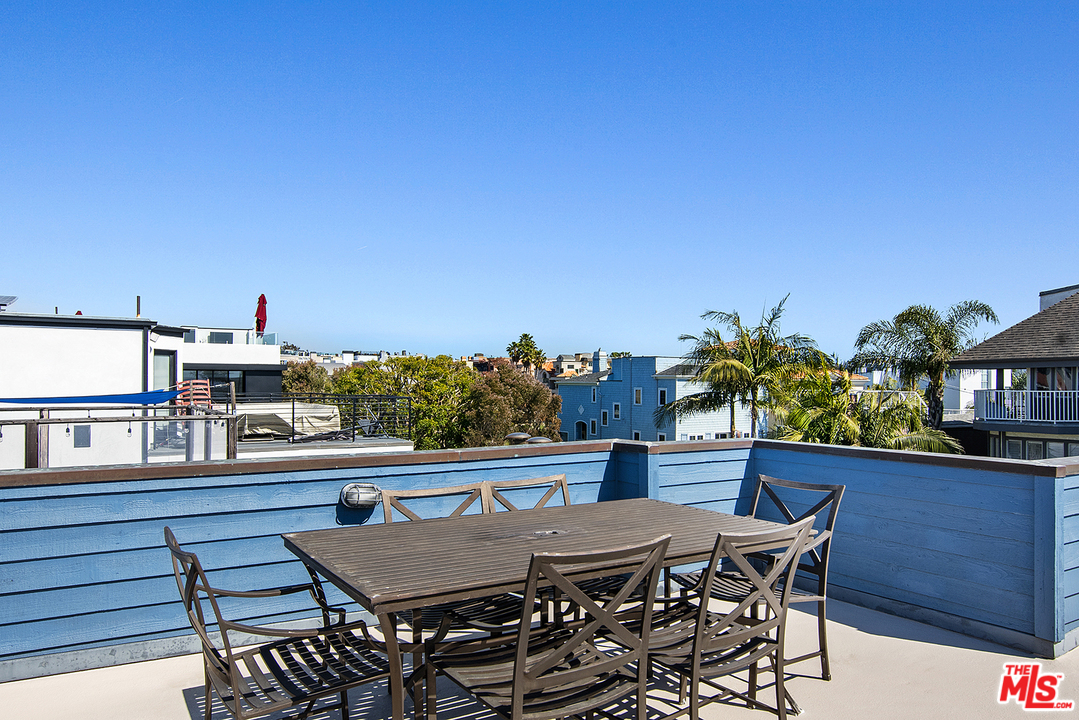 21 Westwind Street Marina del Rey, CA 90292 - Photo 18 of 52 a view of a terrace with furniture