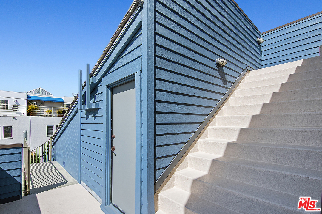 21 Westwind Street Marina del Rey, CA 90292 - Photo 19 of 52 a view of entryway