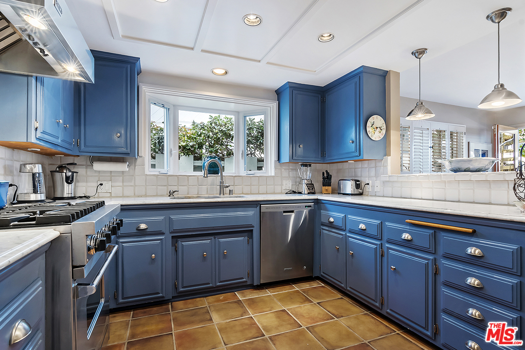 21 Westwind Street Marina del Rey, CA 90292 - Photo 31 of 52 a kitchen with a sink a stove and cabinets