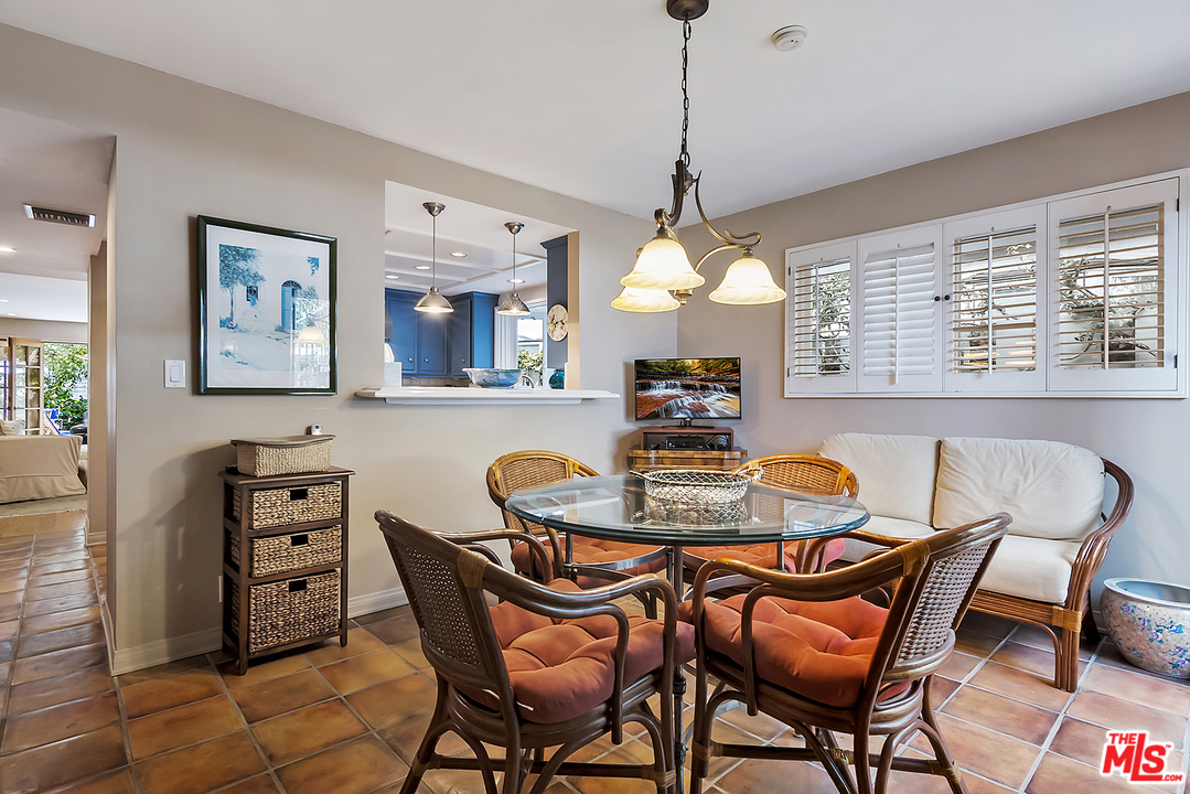 21 Westwind Street Marina del Rey, CA 90292 - Photo 34 of 52 a dining room with furniture and window