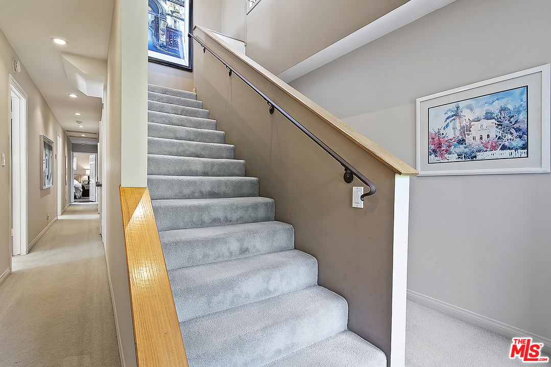 21 Westwind Street Marina del Rey, CA 90292 - Photo 38 of 52 a view of entryway