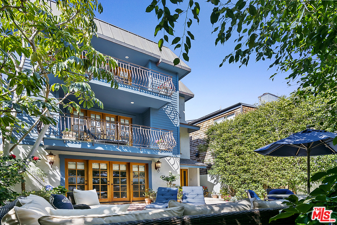 21 Westwind Street Marina del Rey, CA 90292 - Photo 6 of 52 front view of a building with a garden