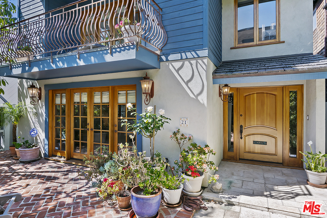 21 Westwind Street Marina del Rey, CA 90292 - Photo 8 of 52 a front view of a house