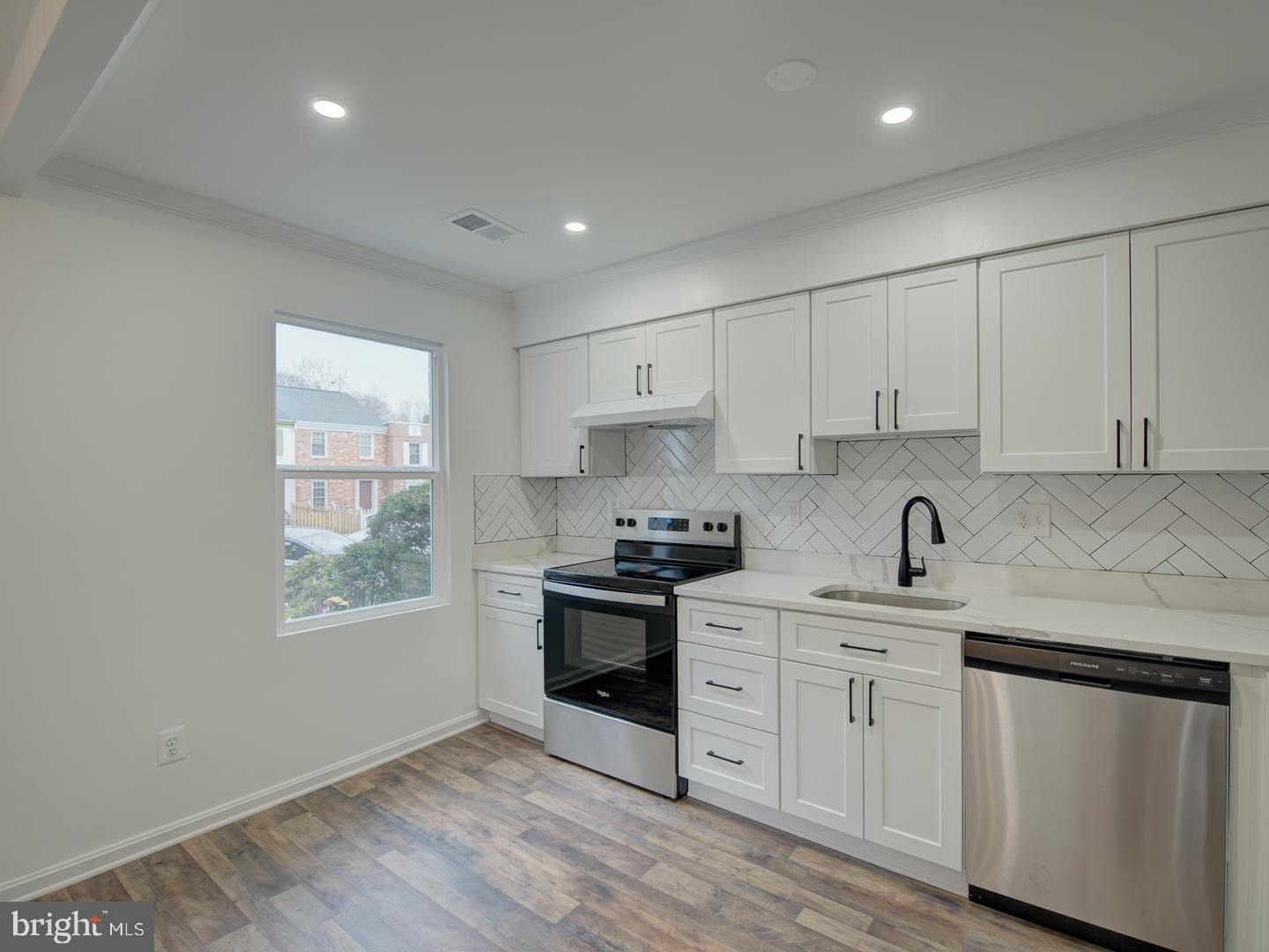 9919 Hampton Road Manassas, VA 20110 - Photo 5 of 47