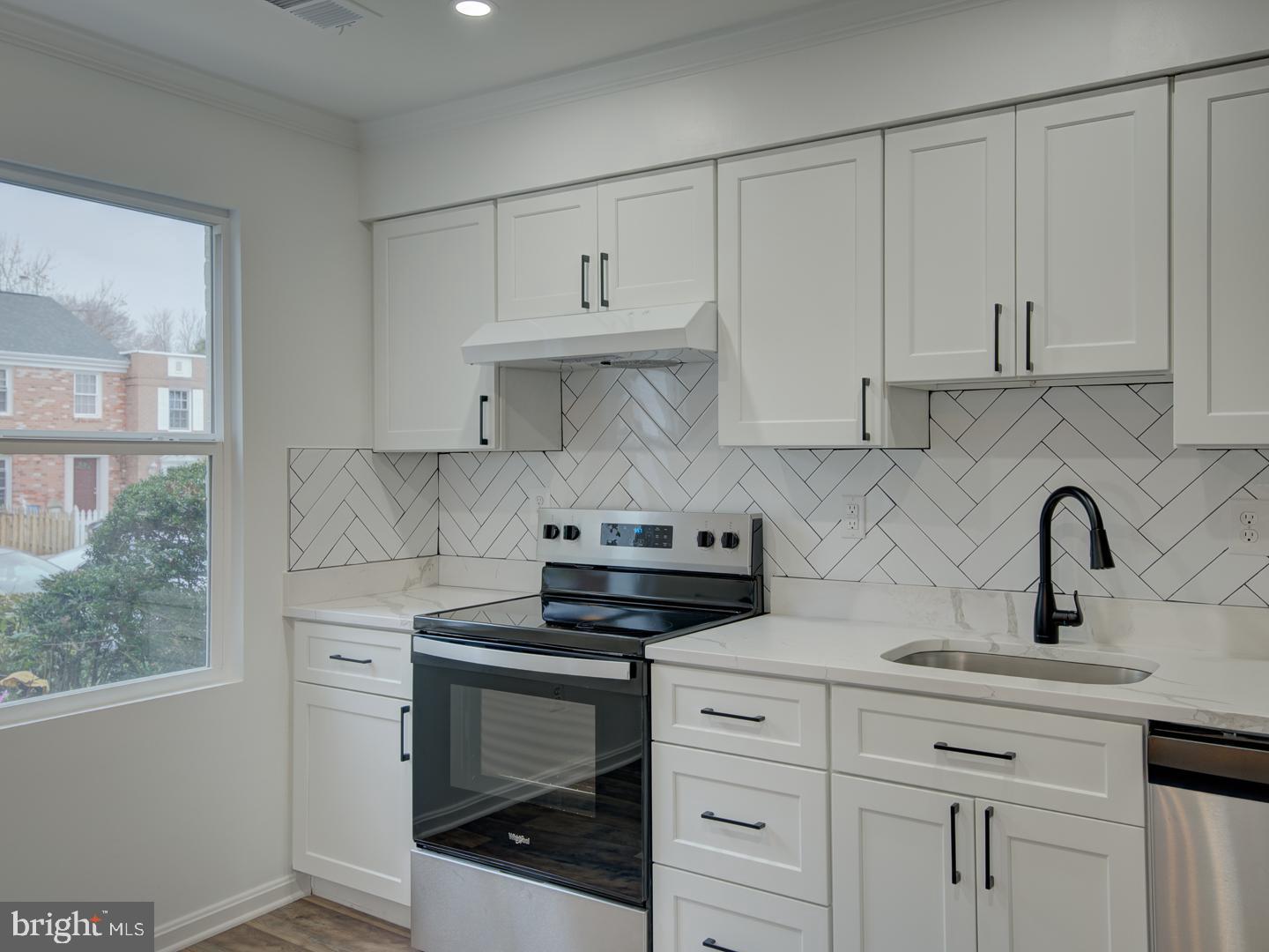 9919 Hampton Road Manassas, VA 20110 - Photo 6 of 47