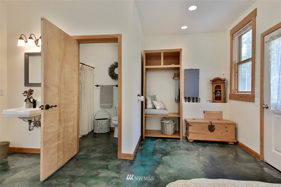 629 East Bush Point Road Freeland, WA 98249 - Photo 18 of 24 Gallery Image 18