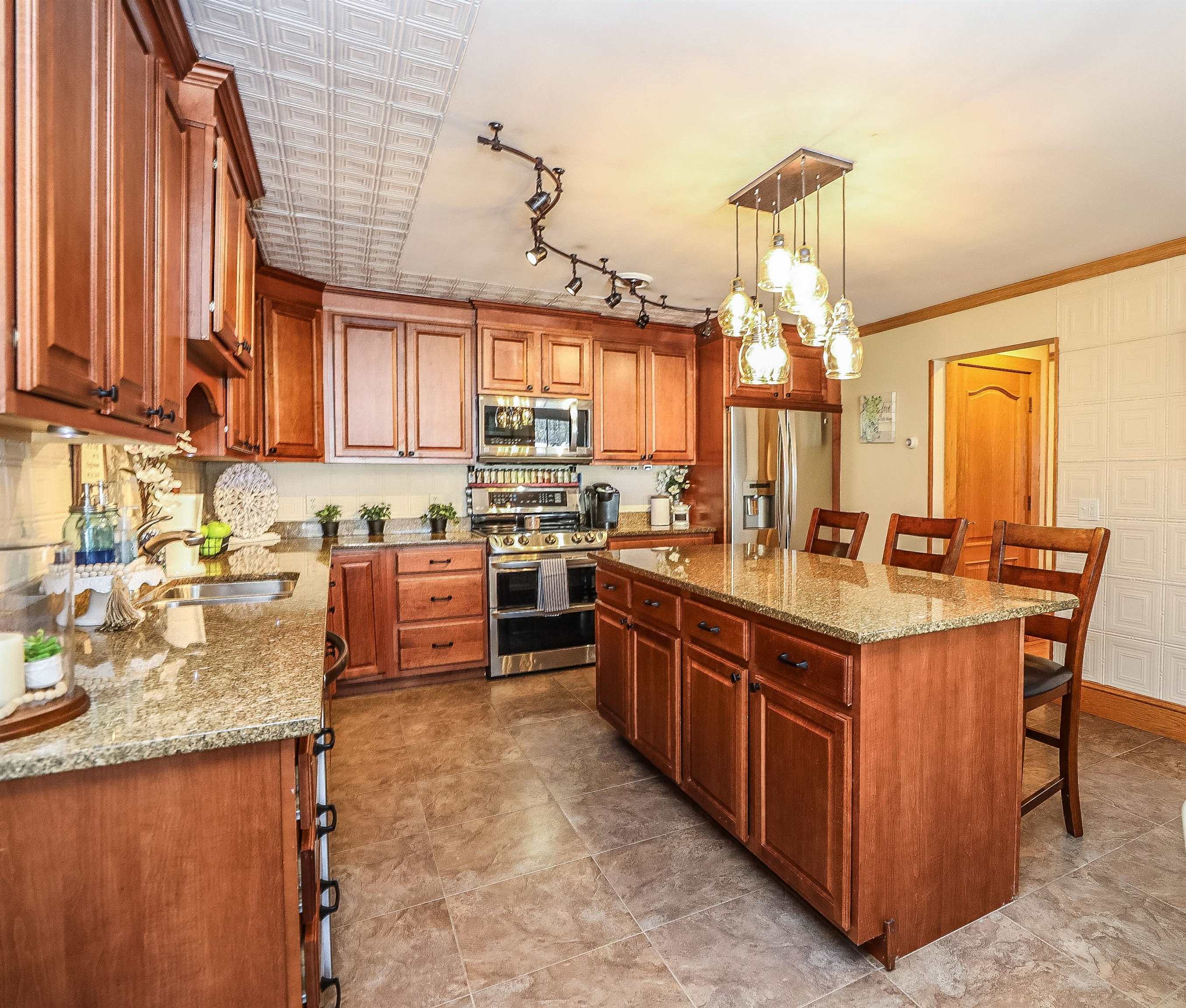 8 Saddle Hill Road Amherst, NH 03031 - Photo 5 of 40 Gallery Image 5