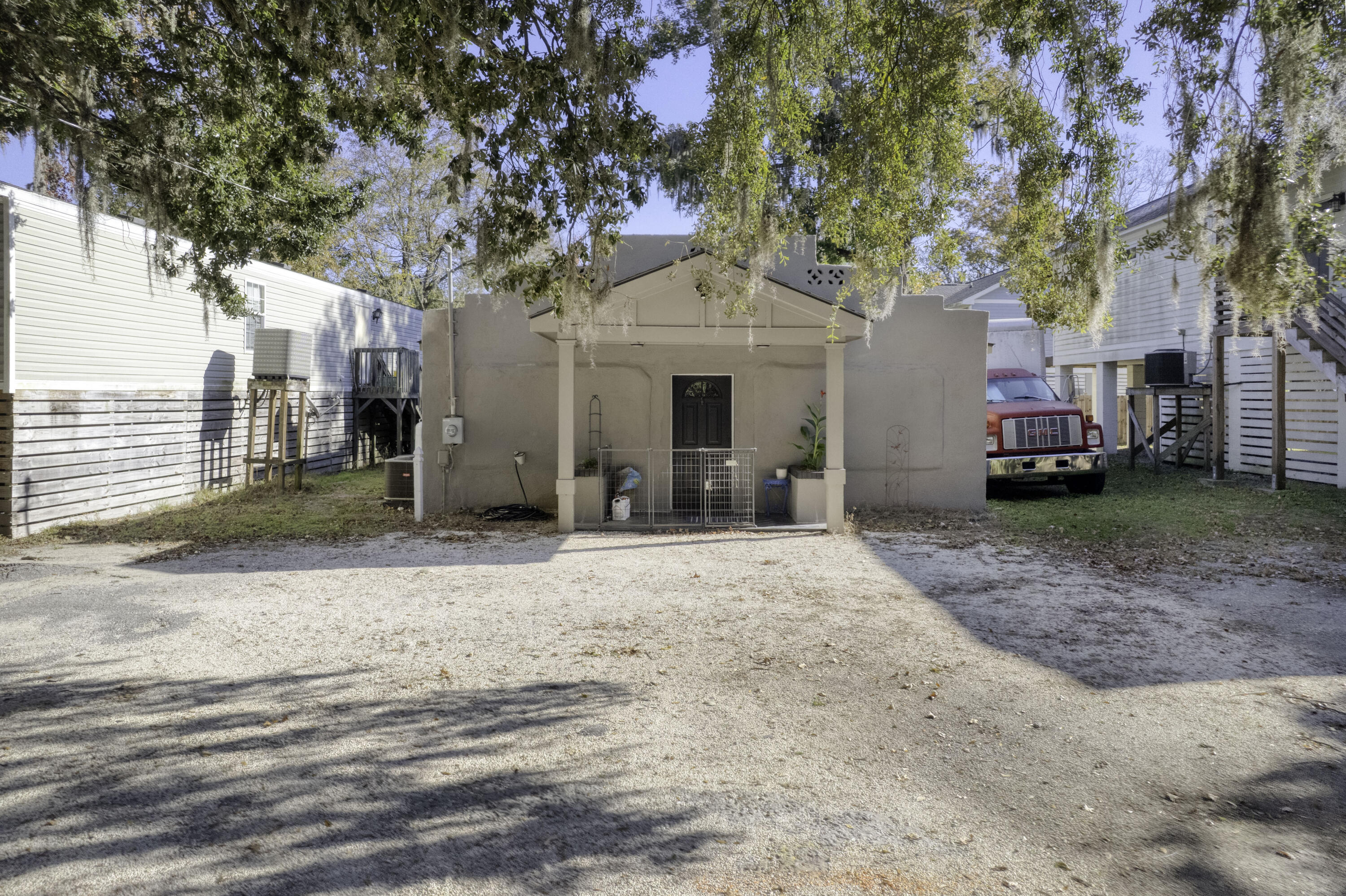 1977 Central Park Road Charleston, SC 29412 - Photo 9 of 10 Front House