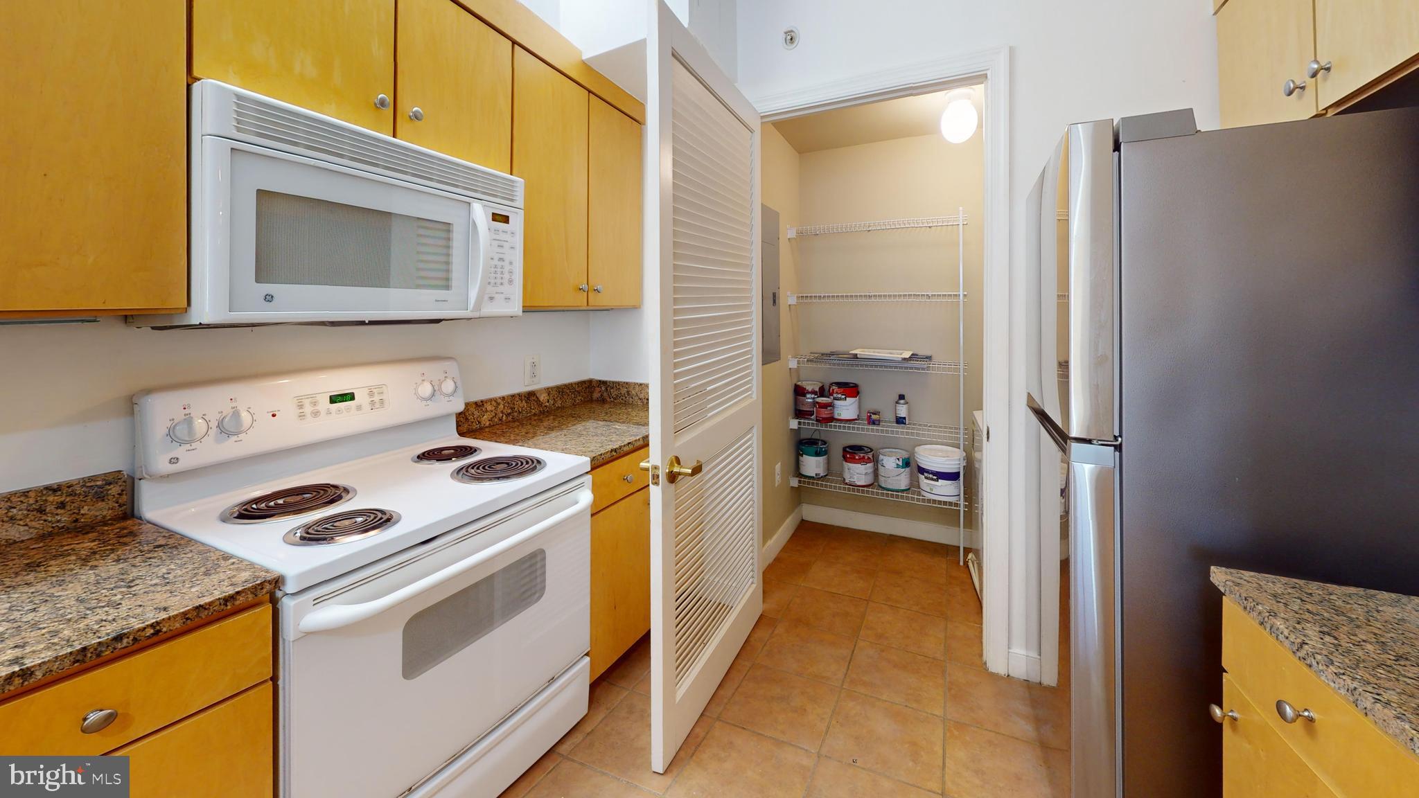 631 D Street Northwest, Unit 931 Washington, DC 20004 - Photo 2 of 20 a kitchen that has a stove and a refrigerator