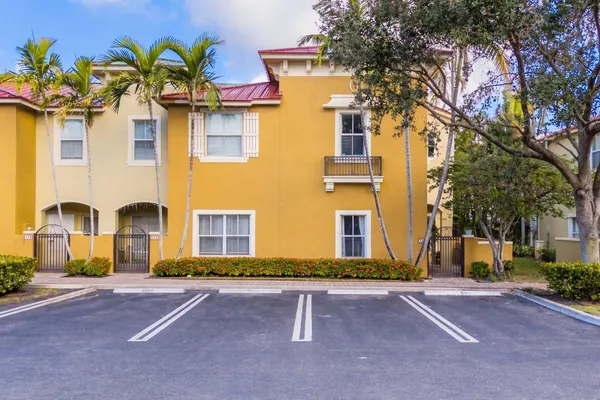 $2,800 | 183 Lake Monterey Circle, Boynton Beach, FL 33426