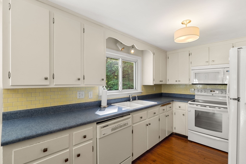 51 Hadley Road Framingham, MA 01701 - Photo 5 of 18