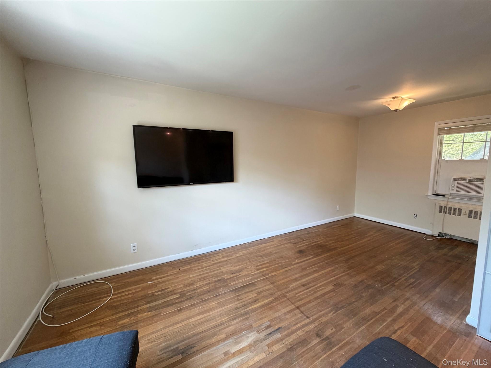 182 Pinewood Road, Unit 24 Hartsdale, NY 10530 - Photo 6 of 16 Living space and sleeping nook.