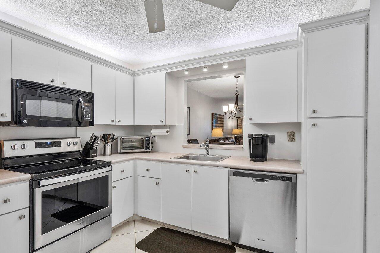 18710 Garbo Terrace, Unit 5 Boca Raton, FL 33496 - Photo 6 of 30 008-18710GarboTerrace-BocaRaton-FL-33496