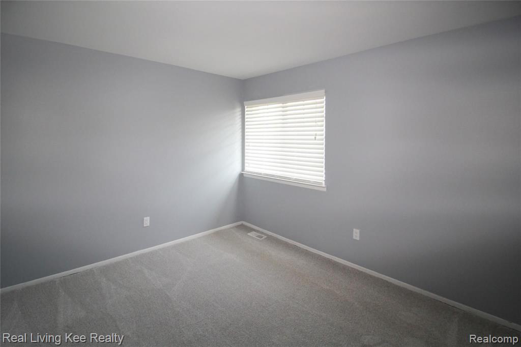 2939 Meadowbrook Drive Rochester Hills, MI 48309 - Photo 13 of 29