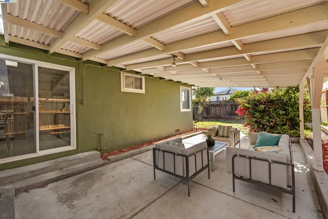$949,000 | 19077 Gliddon Street, Castro Valley, CA 94546