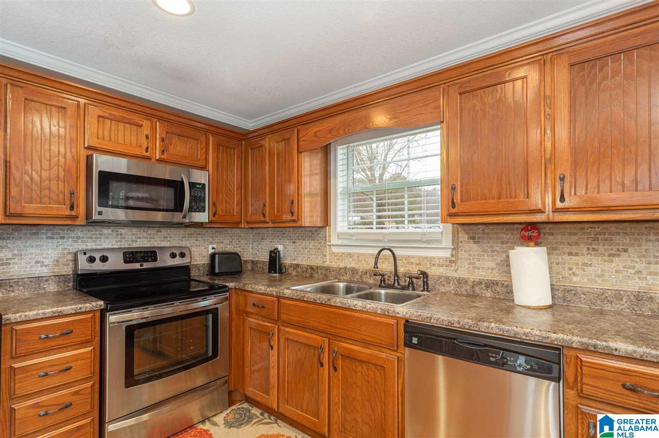 222 20th Street Oneonta, AL 35121 - Photo 13 of 38