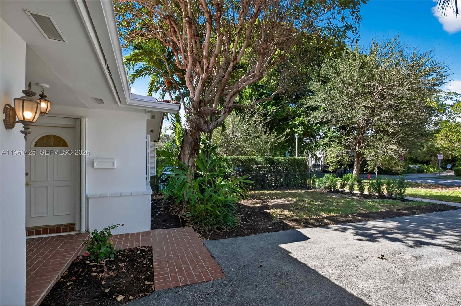 5210 Southwest 72nd Street Miami, FL 33143 - Photo 4 of 26
