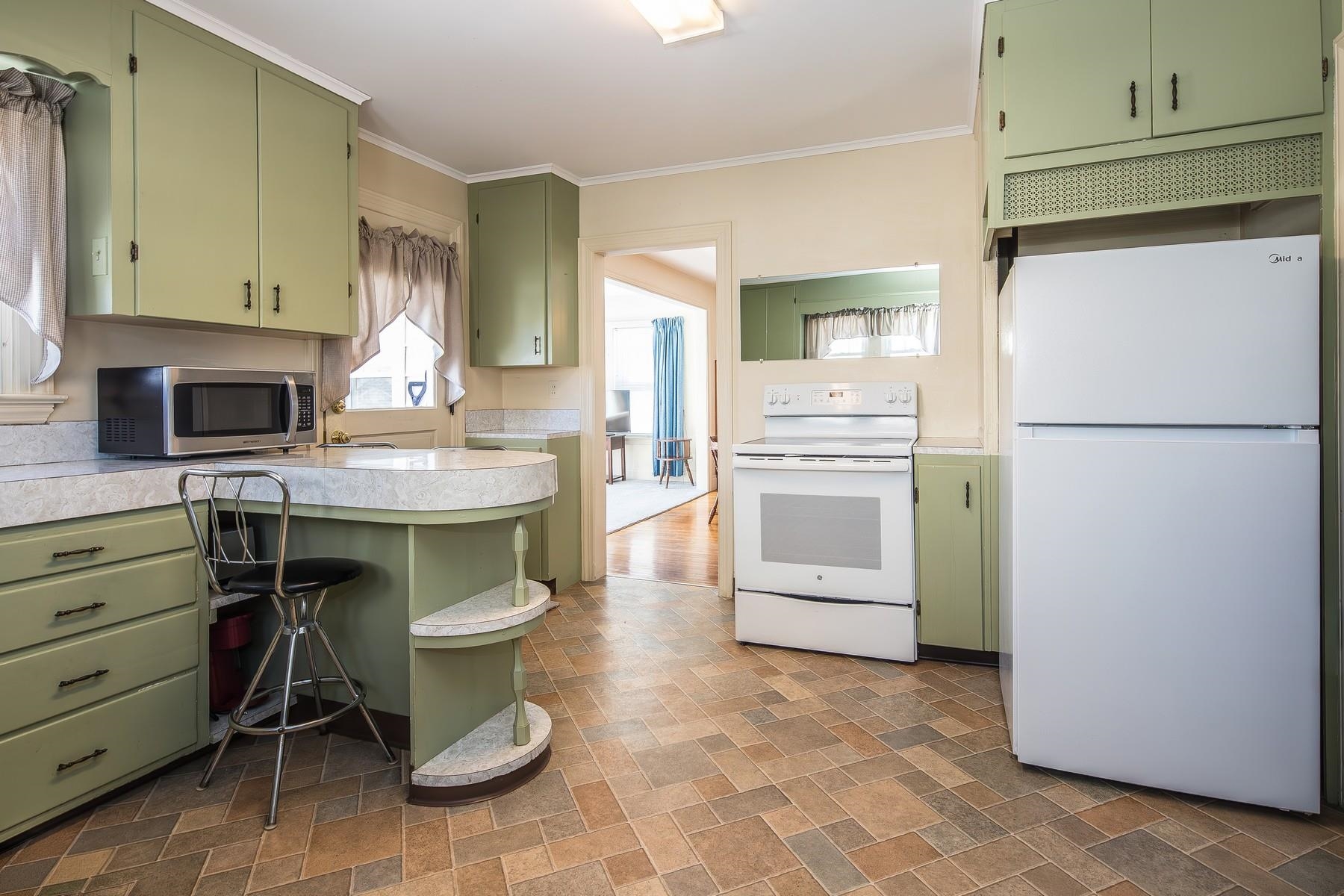 98 Harrington Avenue Rutland, VT 05701 - Photo 8 of 30