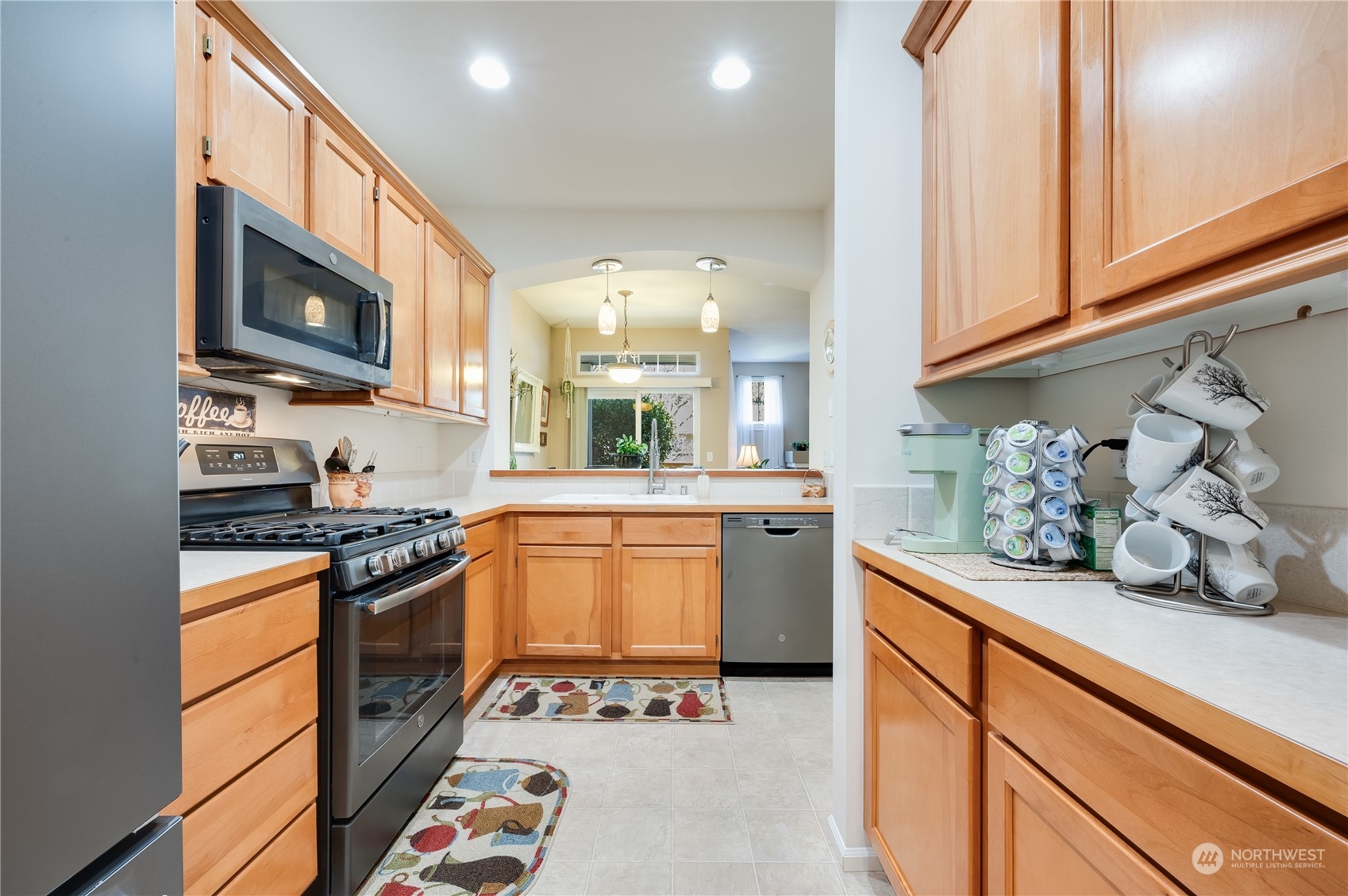 18708 109 Lane Southeast Renton, WA 98055 - Photo 8 of 23 Gallery Image 8