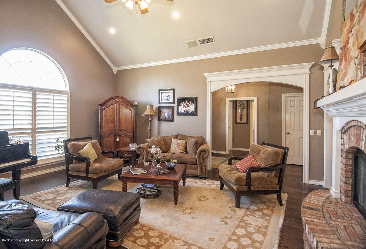 7613 Bayswater Road Amarillo, TX 79119 - Photo 19 of 44 LIVING VIEW 2