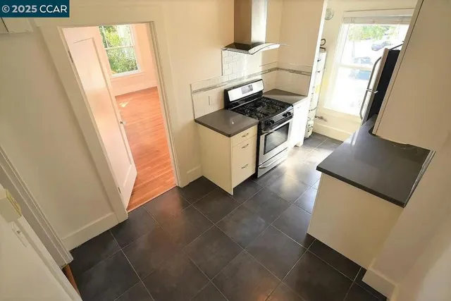 $1,825 | 3040 Telegraph Avenue, Berkeley, CA 94705