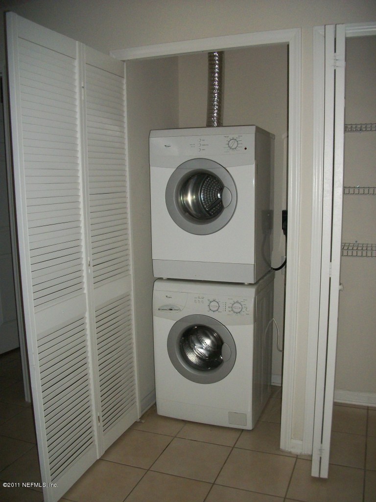 7920 Merrill Road, Unit 1511 Jacksonville, FL 32277 - Photo 4 of 11 a utility room with dryer and washer