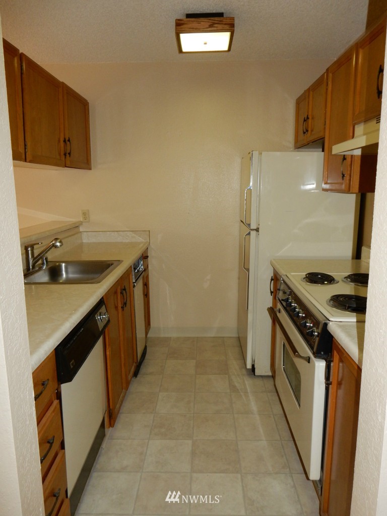 1175 Harrington Place Northeast, Unit 111 Renton, WA 98056 - Photo 4 of 15 Gallery Image 4