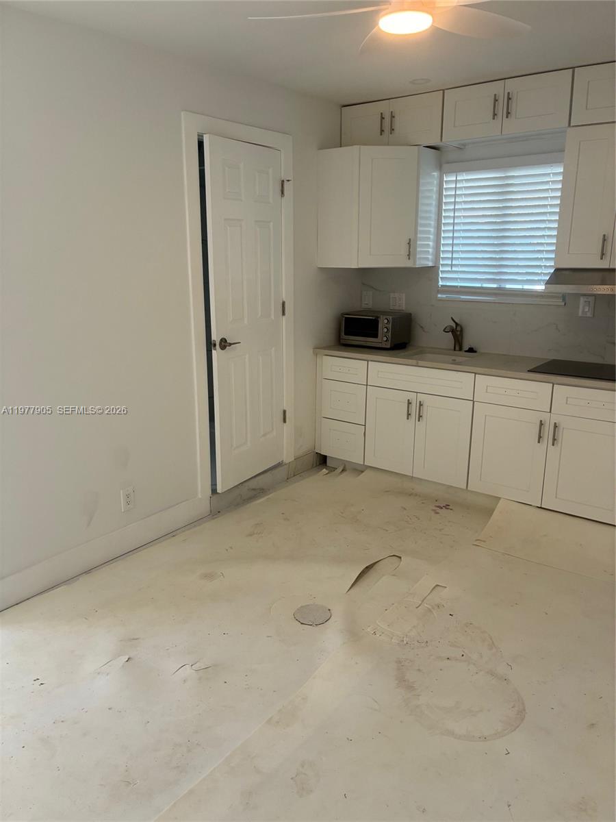 1530 Northeast 33rd Street, Unit 1530 Pompano Beach, FL 33064 - Photo 3 of 6 Kitchen