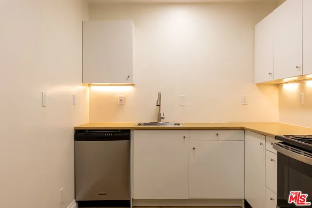 $4,020 | 1033 6th Street, Unit 107, Santa Monica, CA 90403