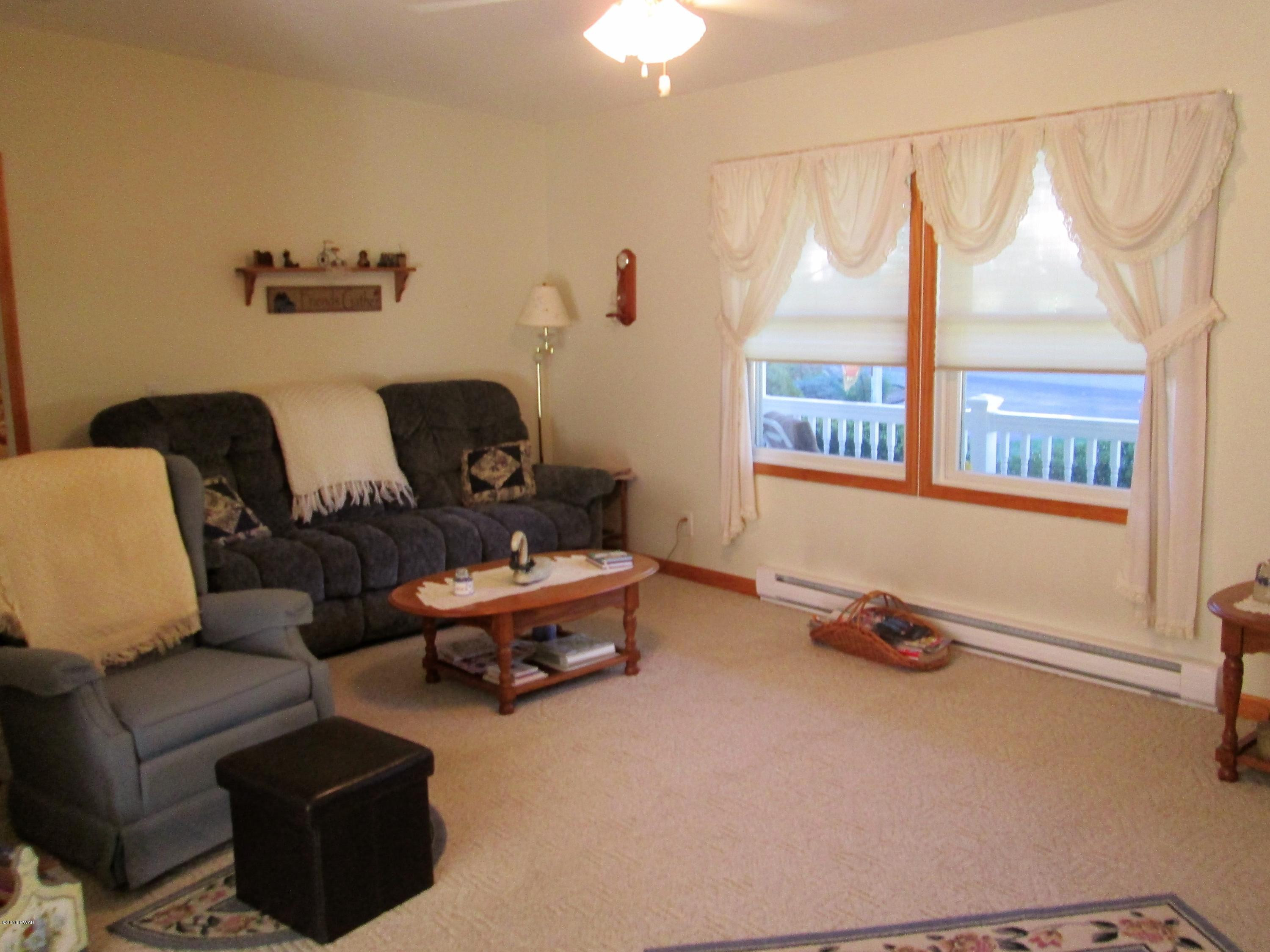 7 Brookside Road Waymart, PA 18472 - Photo 6 of 22 LIVING ROOM