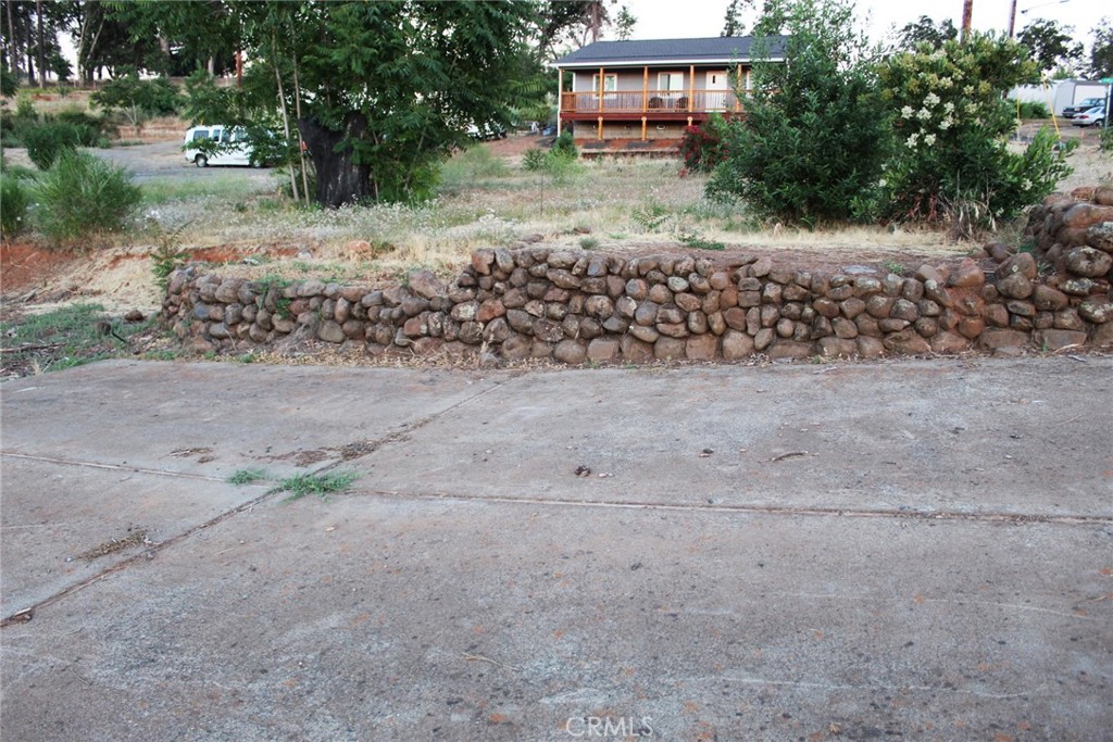 5709 Jewell Road Paradise, CA 95969 - Photo 5 of 8 a view of a yard with a house