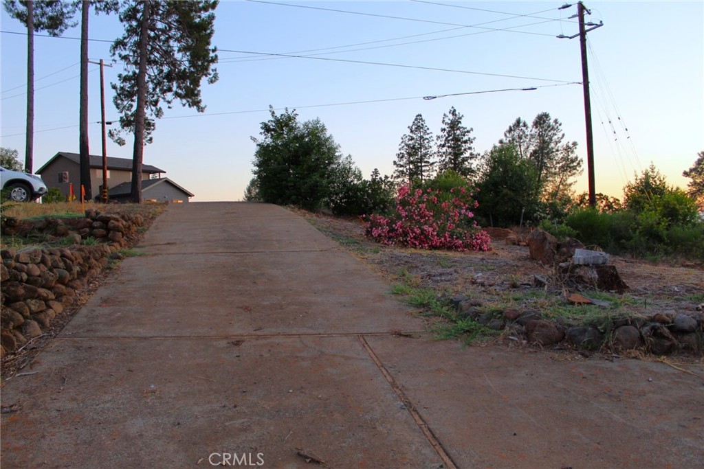 5709 Jewell Road Paradise, CA 95969 - Photo 7 of 8 a view of a yard with yellow house