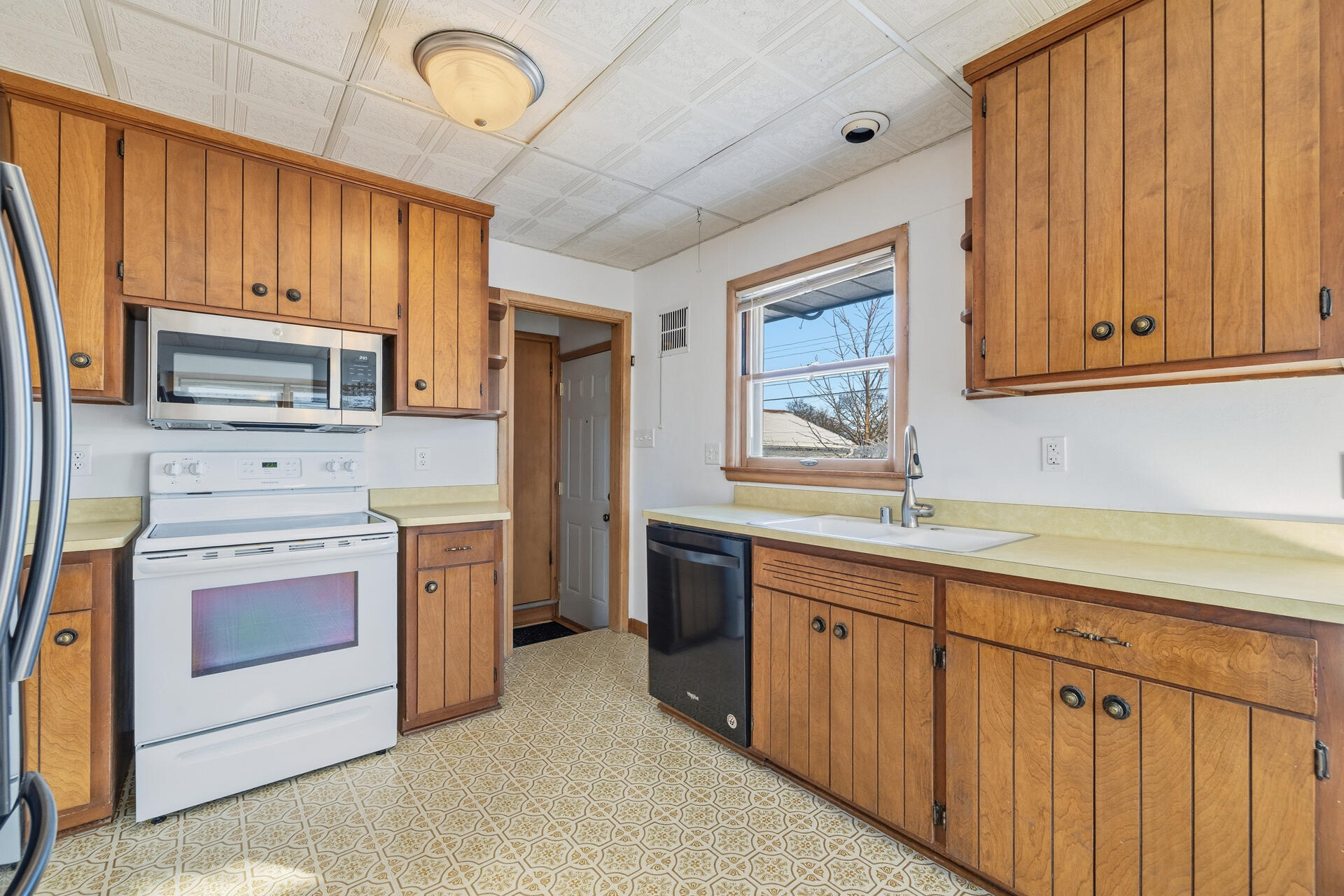 4134 North 80th Street Milwaukee, WI 53222 - Photo 10 of 28 Large Eat in Kitchen with tons of storage & natural light
