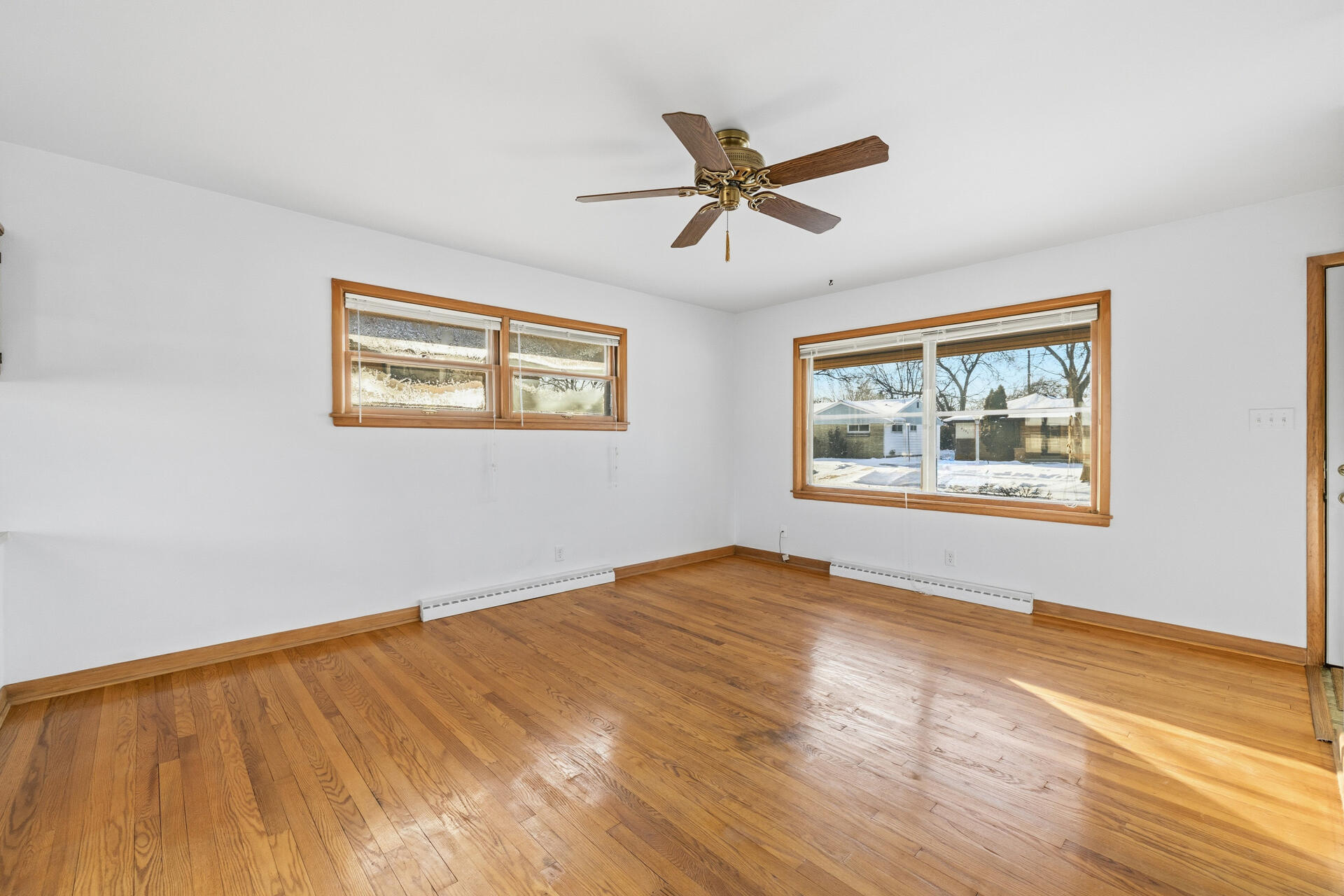 4134 North 80th Street Milwaukee, WI 53222 - Photo 4 of 28 Inviting living room
