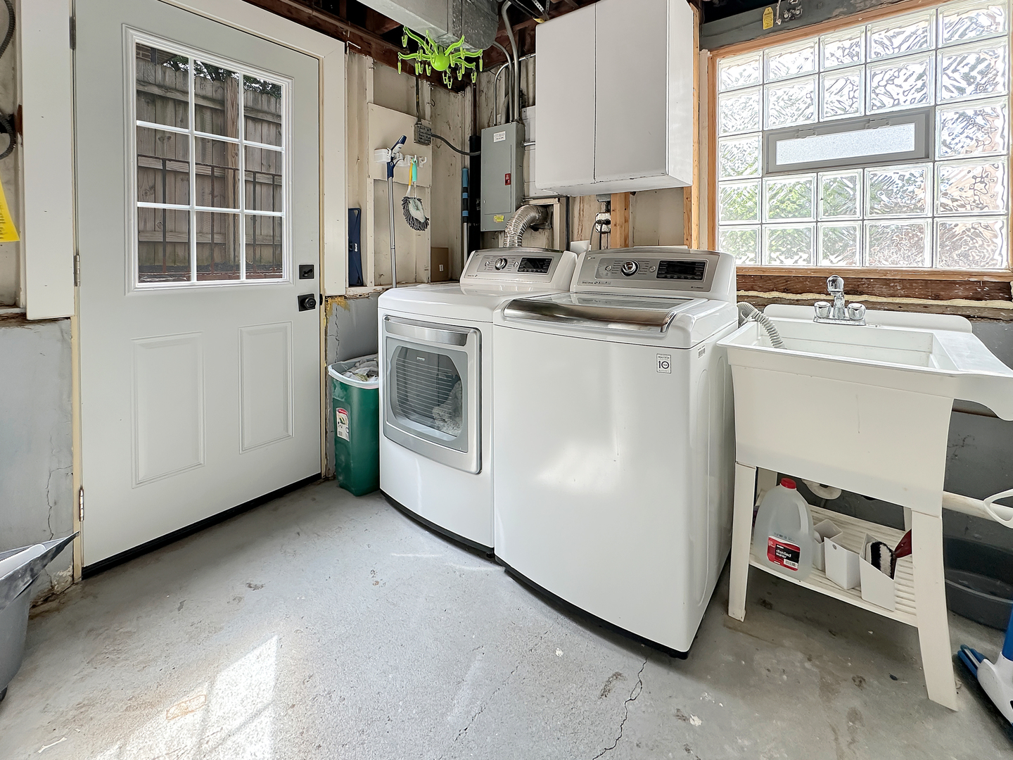 18444 Clyde Road Homewood, IL 60430 - Photo 26 of 31 a utility room with dryer and washer