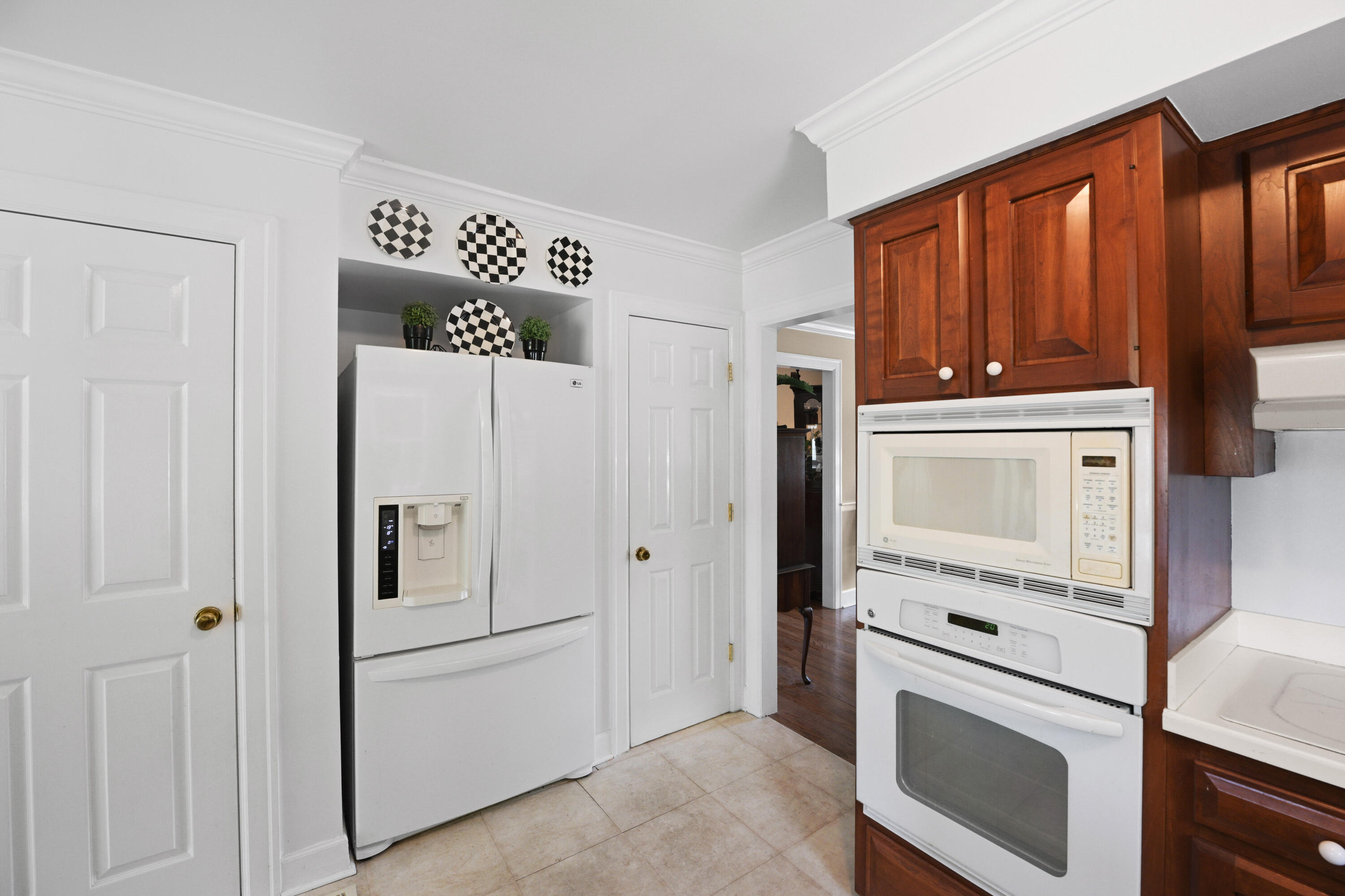 897 Turkey Foot Road Lexington, KY 40502 - Photo 14 of 49 Kitchen with 2 Pantries