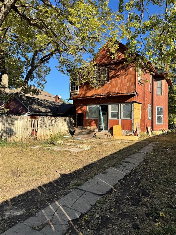 509 Southwest Taylor Street Topeka, KS 66603 - Photo 3 of 21