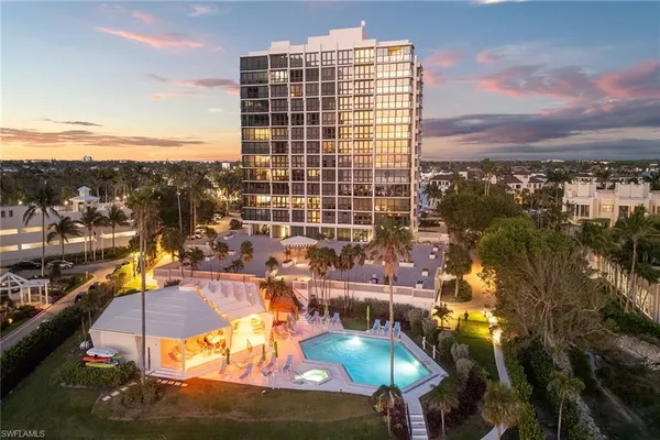 $2,675,000 | 4031 Gulf Shore Boulevard North, Unit 3B, Naples, FL 34103