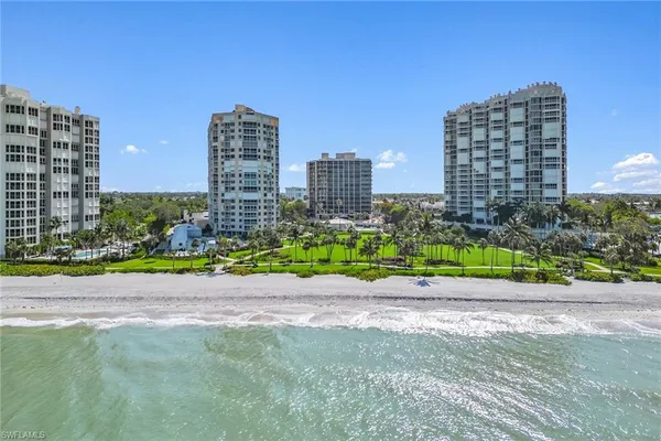$2,675,000 | 4031 Gulf Shore Boulevard North, Unit 3B, Naples, FL 34103