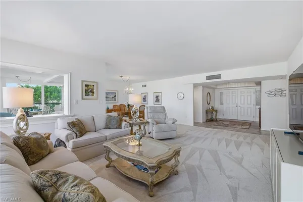 $2,675,000 | 4031 Gulf Shore Boulevard North, Unit 3B, Naples, FL 34103