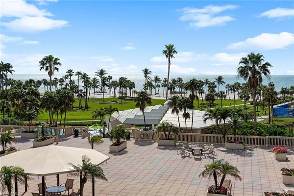 $2,675,000 | 4031 Gulf Shore Boulevard North, Unit 3B, Naples, FL 34103