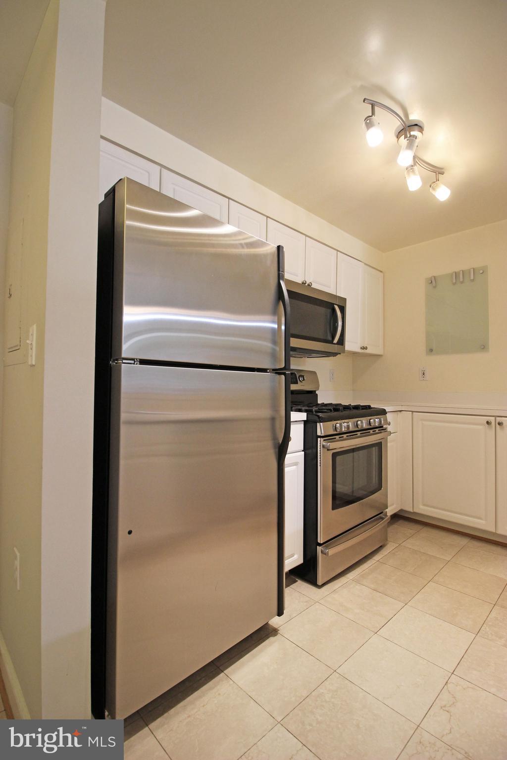 1045 North Utah Street, Unit 108 Arlington, VA 22203 - Photo 2 of 22 a utility room with washer and dryer