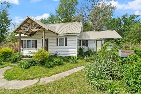 $168,500 | 1130-1140 North Church Street, Austin, IN 47102